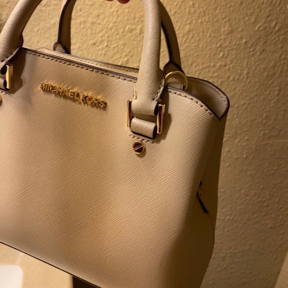 Michael Kors mini purse with detachable straps - Picture 1 of 5